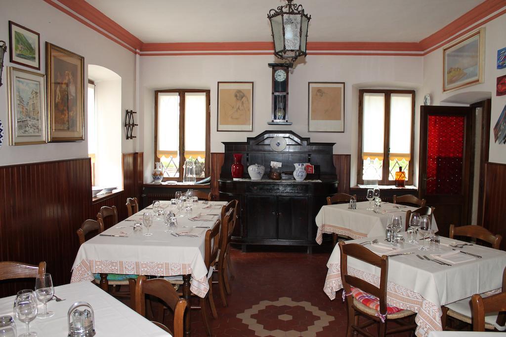 Albergo Ristorante Ai Pini Tarzo Exterior photo
